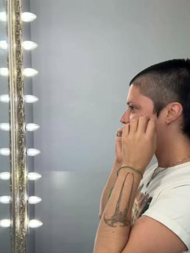 Dietro la sedia